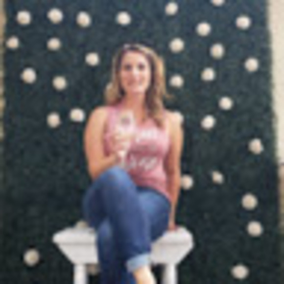 Meet your Posher, Nichole - Picture 1 of 1